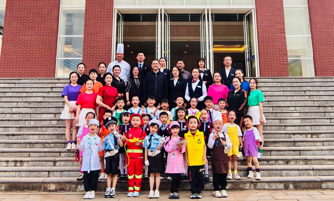 幼儿园（吾悦园区）荣获Beat365唯一官方网站2025职业装服饰秀活动最