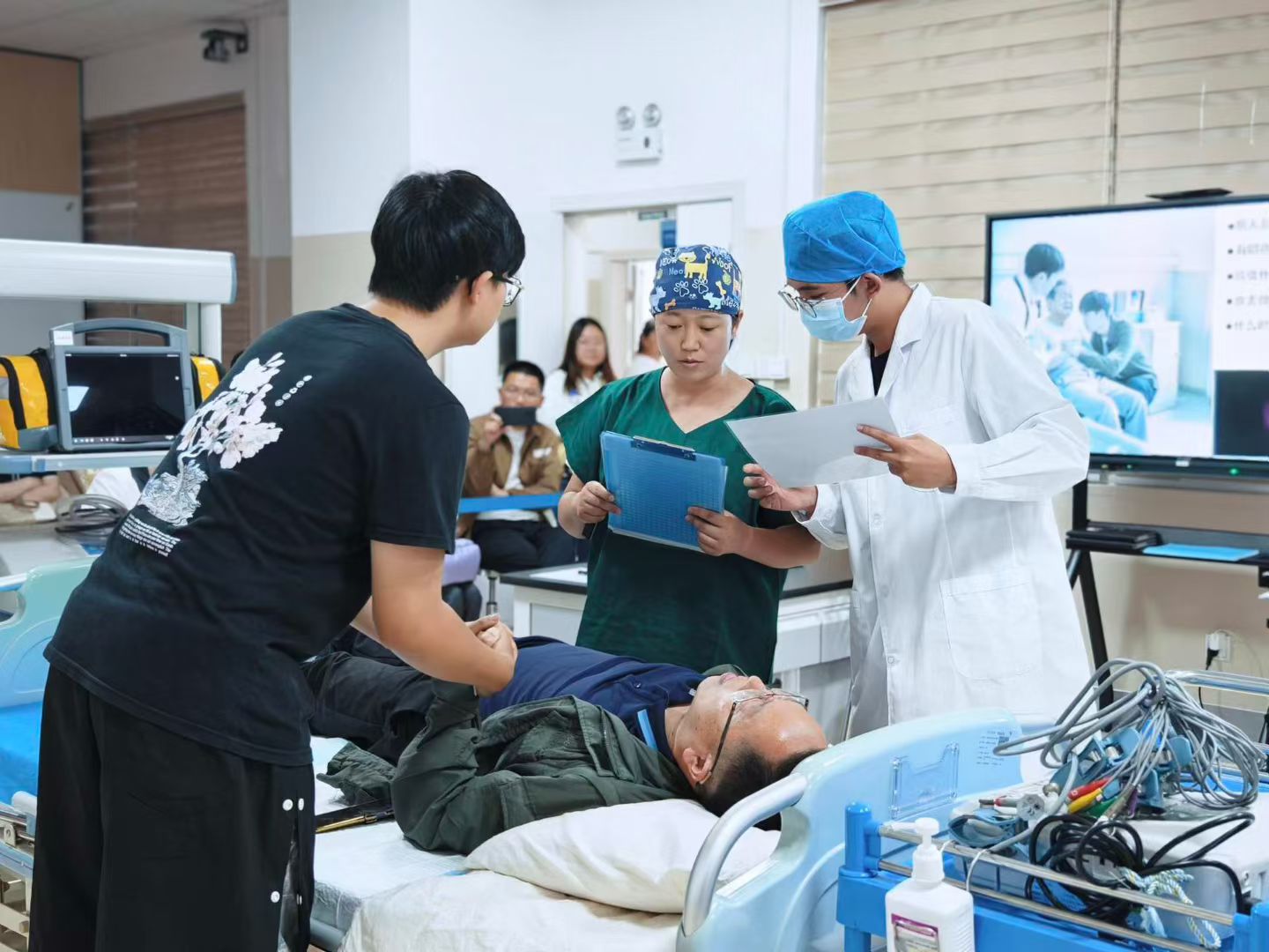 Beat365唯一官方网站教师在云南省首届标准化病人教学案例大赛中斩获佳绩